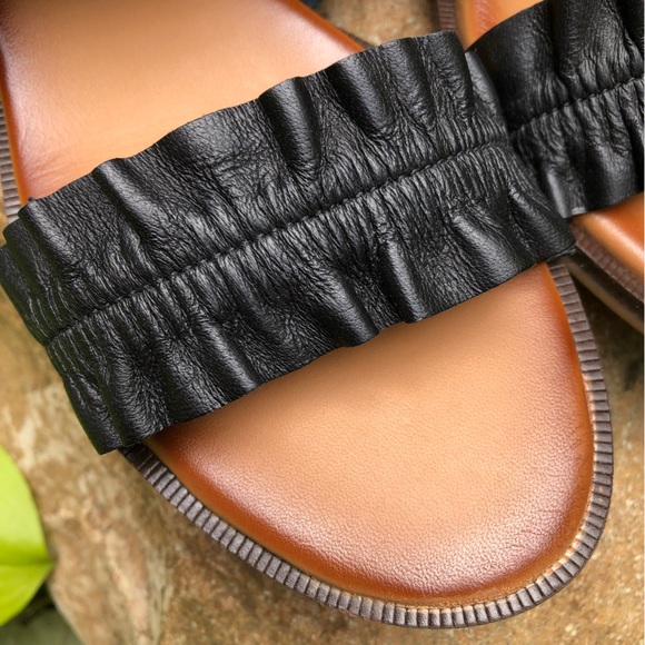 🖤 Chelsea Crew Leather Ruffled Sandal 🖤 - Picture 5 of 15